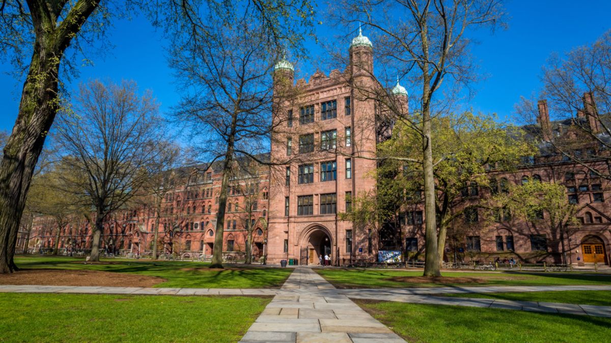 美国政府暂停哈佛大学招收国际学生资格