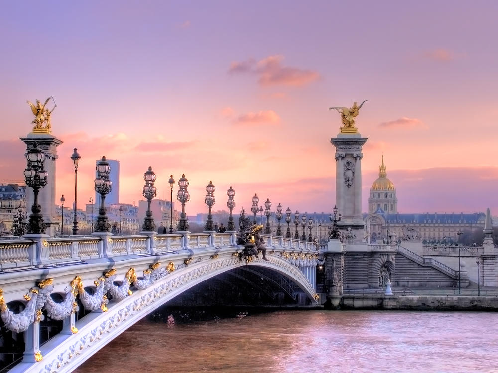 要是移民，是该拿永居，还是直接入籍？